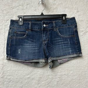 Celebrity Pink cuffed denim distressed shorts womens size 7.‎